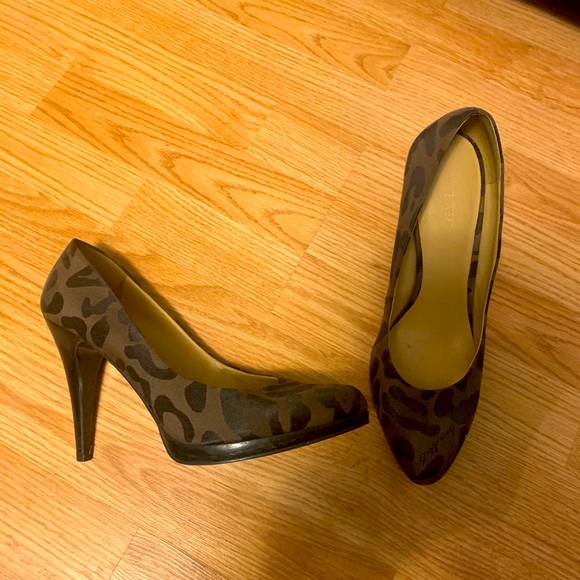 Pumps - Picture 1 of 2